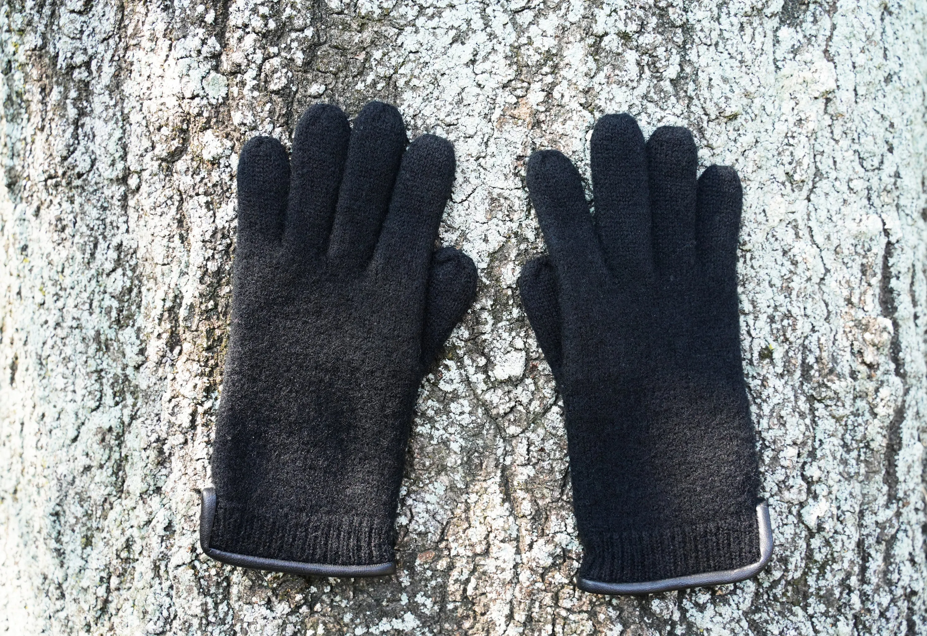 100% Virgin Wool Unisex Gloves with Genuine Leather Trim