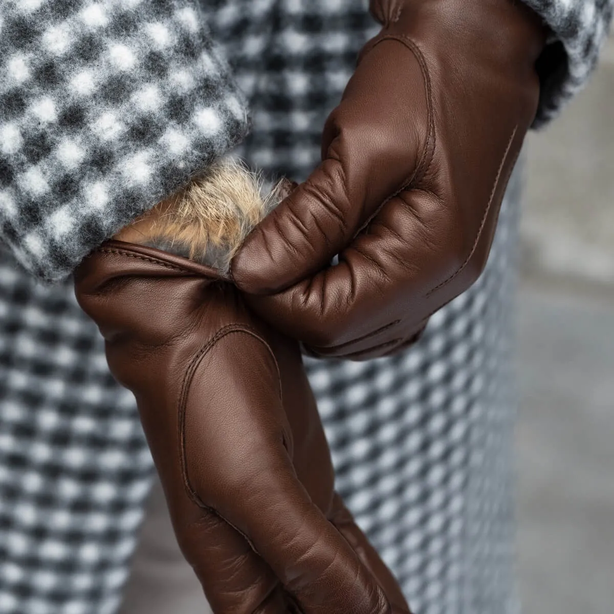 Francesca (brown) - Italian lambskin leather gloves with brown fur lining